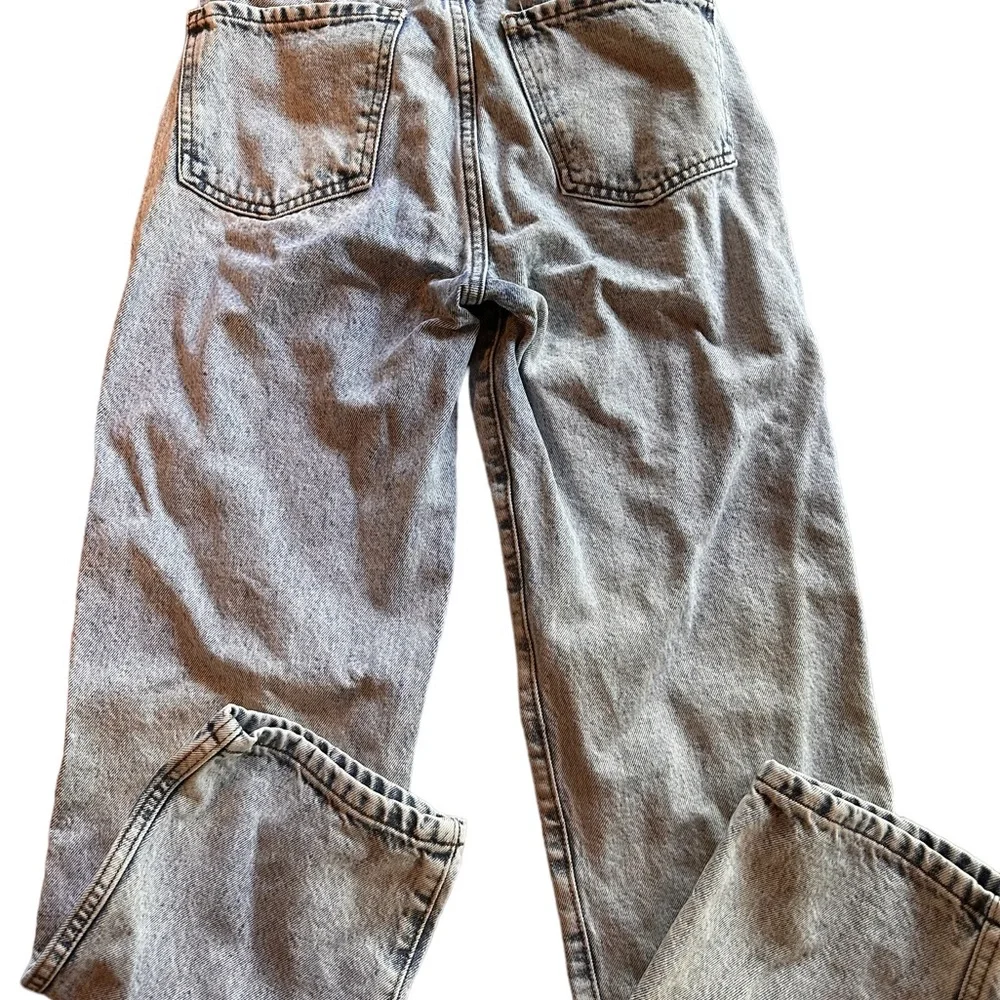 Revice size 25 crossover/asymmetrical waist denim jeans.‎ Button fly, acid wash. - Picture 4 of 14